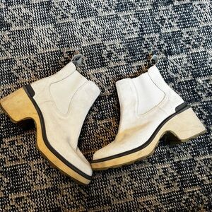 Sorel Cream Hi-Line Heel Chelsea Boot size 9